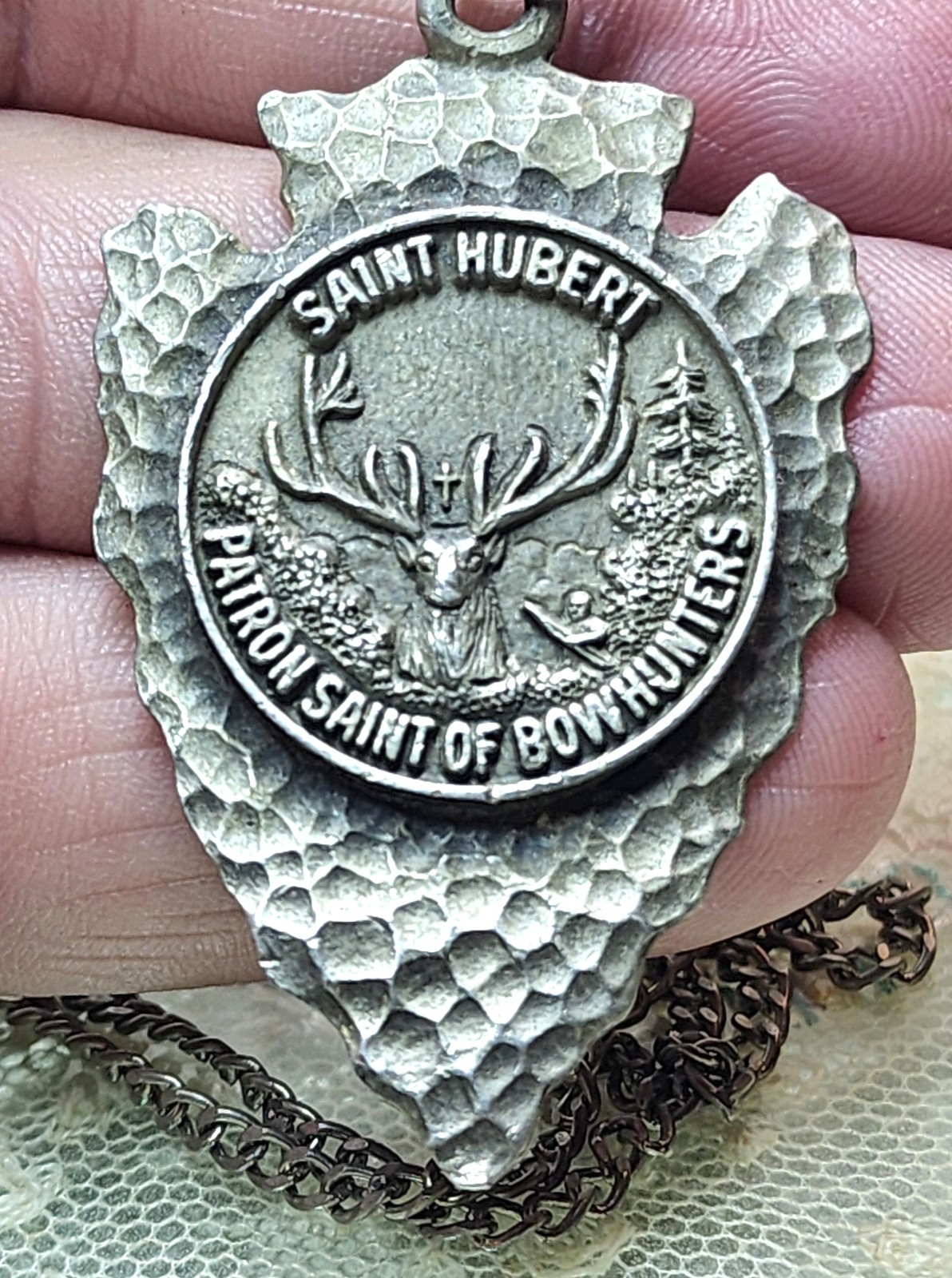 VINTAGE SAINT HUBERT PATRON OF BOWHUNTERS HAMMERED PEWTER ARROWHEAD PENDANT RARE VINTAGE SAINT HUBERT PATRON OF BOWHUNTERS HAMMERED PEWTER ARROWHEAD PENDANT RARE