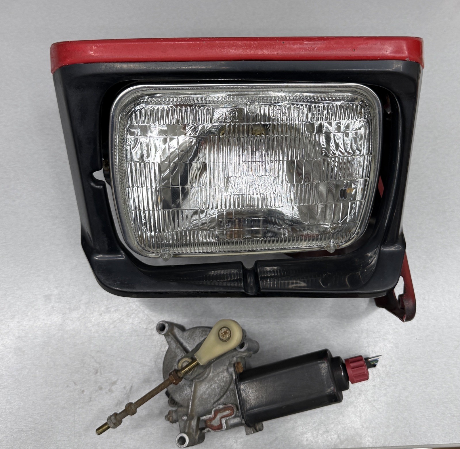 1986-1993 Toyota Supra Mk3 Ma70 Right Passenger Red Headlight Assembly W Motor 1986-1993 Toyota Supra Mk3 Ma70 Right Passenger Red Headlight Assembly W Motor