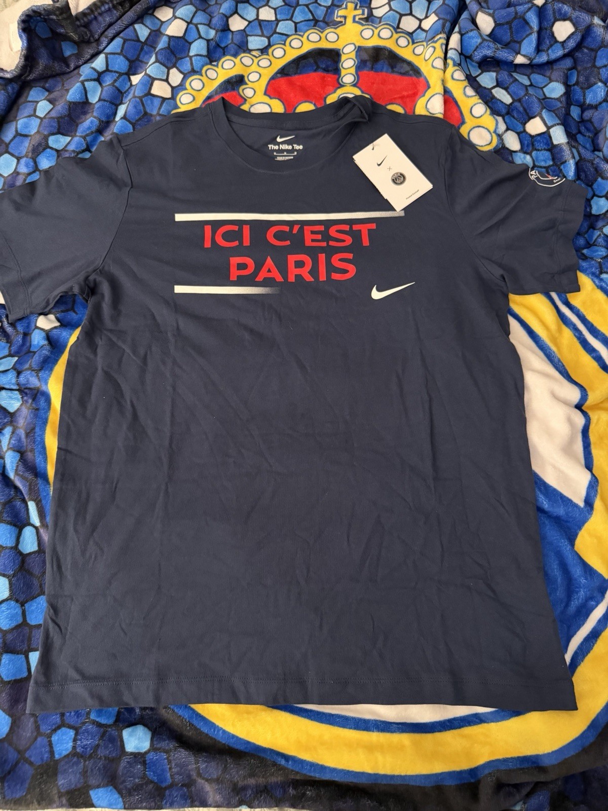 NWT New Paris Saint Germain Nike Club Logo Navy Size Medium T-Shirt NWT New Paris Saint Germain Nike Club Logo Navy Size Medium T-Shirt
