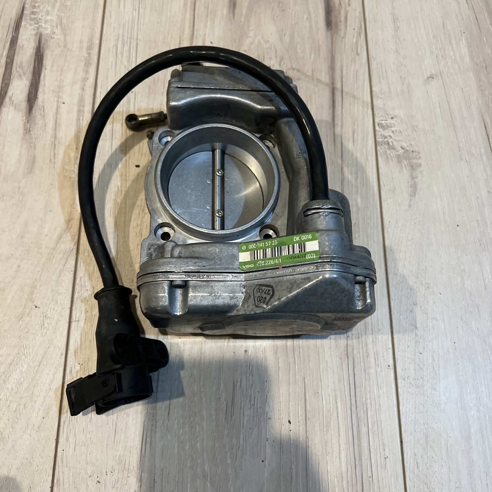 Mercedes W124 R129 SL320 E320 S320 M104 Throttle Body 0001415725 New Made 2000 Mercedes W124 R129 SL320 E320 S320 M104 Throttle Body 0001415725 New Made 2000