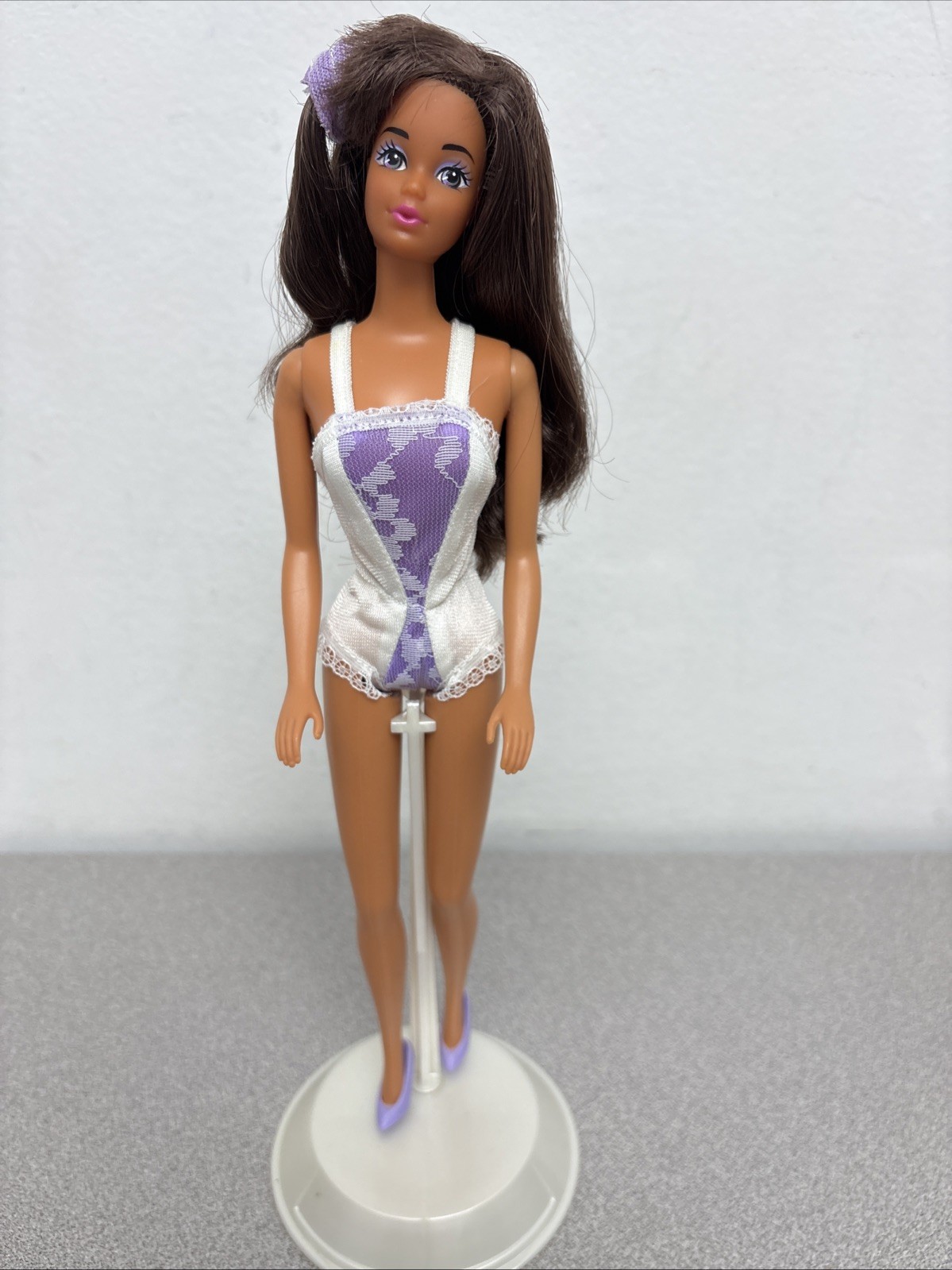 Vintage 1990 Fashion Play Barbie Doll Hispanic Latina Lavender Eyes Mattel #5954 Vintage 1990 Fashion Play Barbie Doll Hispanic Latina Lavender Eyes Mattel #5954