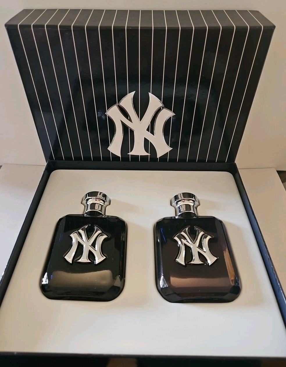 NY Yankees Mens EDT Cologne 2-Pc Set 3.4 Oz EDT Spray And 3.4 Oz Cologne Splash NY Yankees Mens EDT Cologne 2-Pc Set 3.4 Oz EDT Spray And 3.4 Oz Cologne Splash