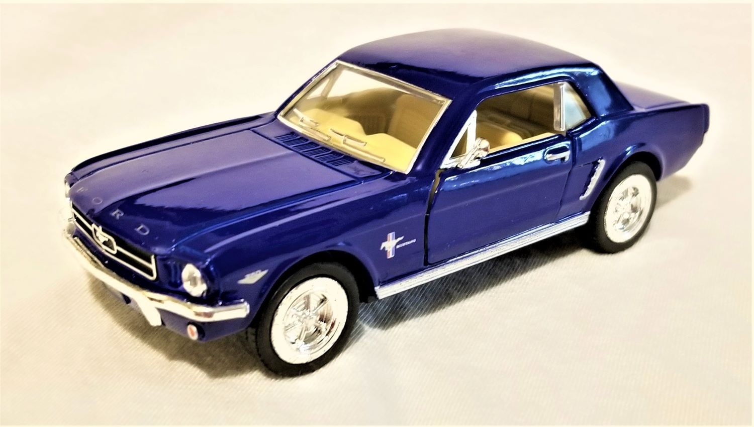 Kinsmart - 1:36 Scale Model 1964 1/2 Ford Mustang Blue (BBKT5351DBL)