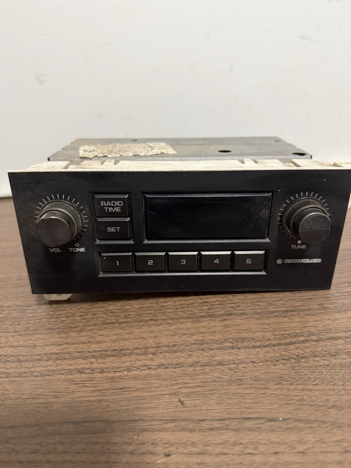 Vintage OEM 80\'s 90\'s Chrysler RADIO 4311002 Vintage OEM 80\'s 90\'s Chrysler RADIO 4311002
