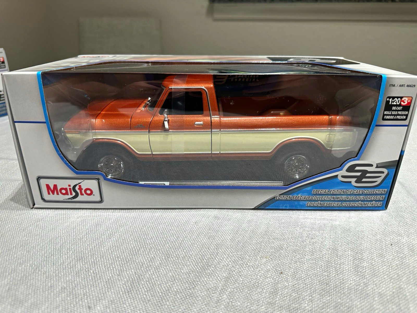 Maisto Special Edition 1:20 1979 Ford F-150 Pickup Truck Diecast w/ Stand Maisto Special Edition 1:20 1979 Ford F-150 Pickup Truck Diecast w/ Stand