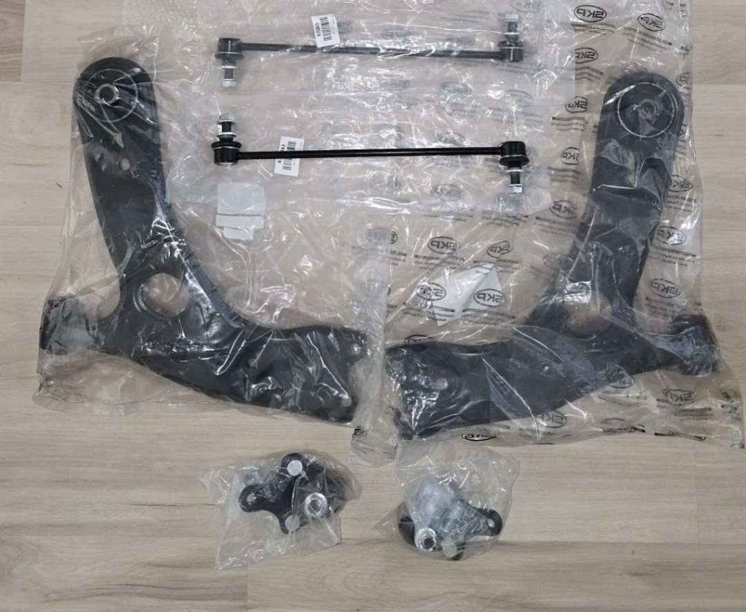 Toyota Prius V 2012–2016 / 48069-12300 — Left / 48068-12300 — Right (READ DESC.)