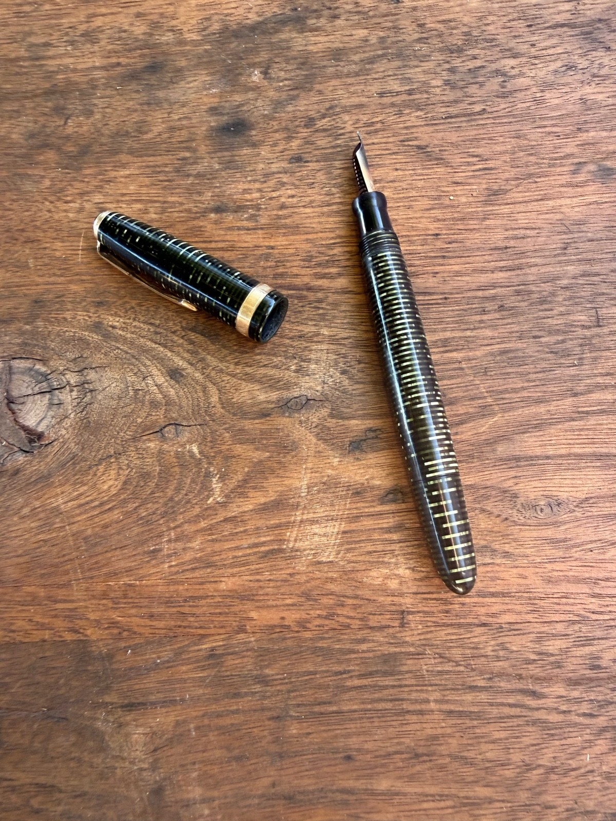 Vintage Parker Vacumatic Emerald Pearl Fountain Pen 14K Gold Nib Untested