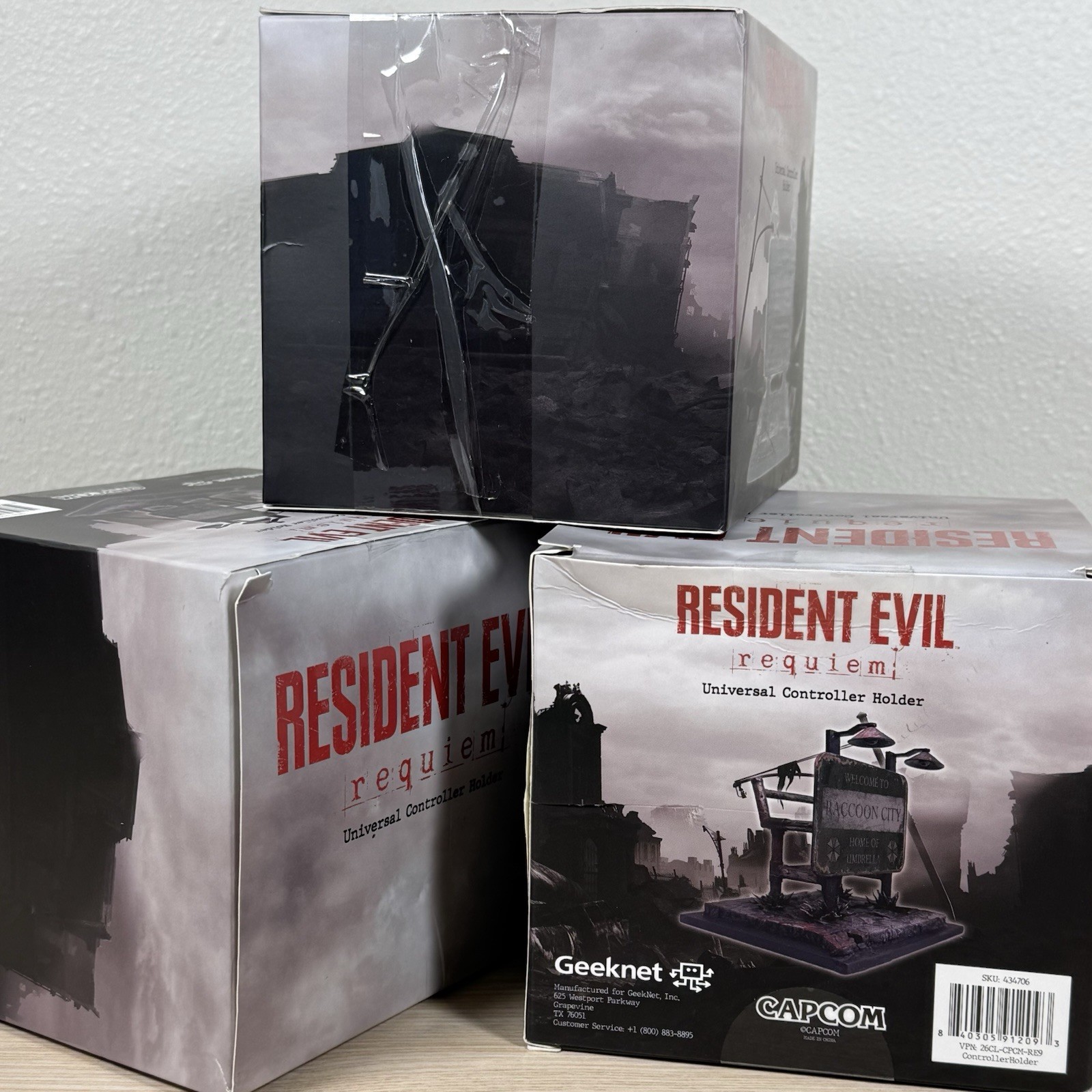 Resident Evil Requiem Universal Controller Holder Capcom - Imperfect Boxes Resident Evil Requiem Universal Controller Holder Capcom - Imperfect Boxes