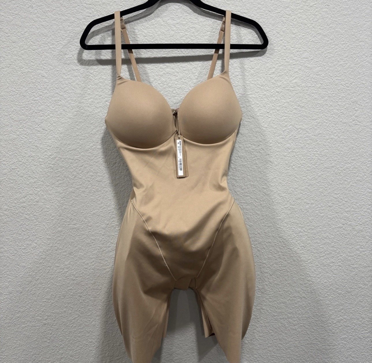 Skims Ultimate Body BUTT AND HIP ENHANCING MID THIGH BODYSUIT Skims Ultimate Body BUTT AND HIP ENHANCING MID THIGH BODYSUIT