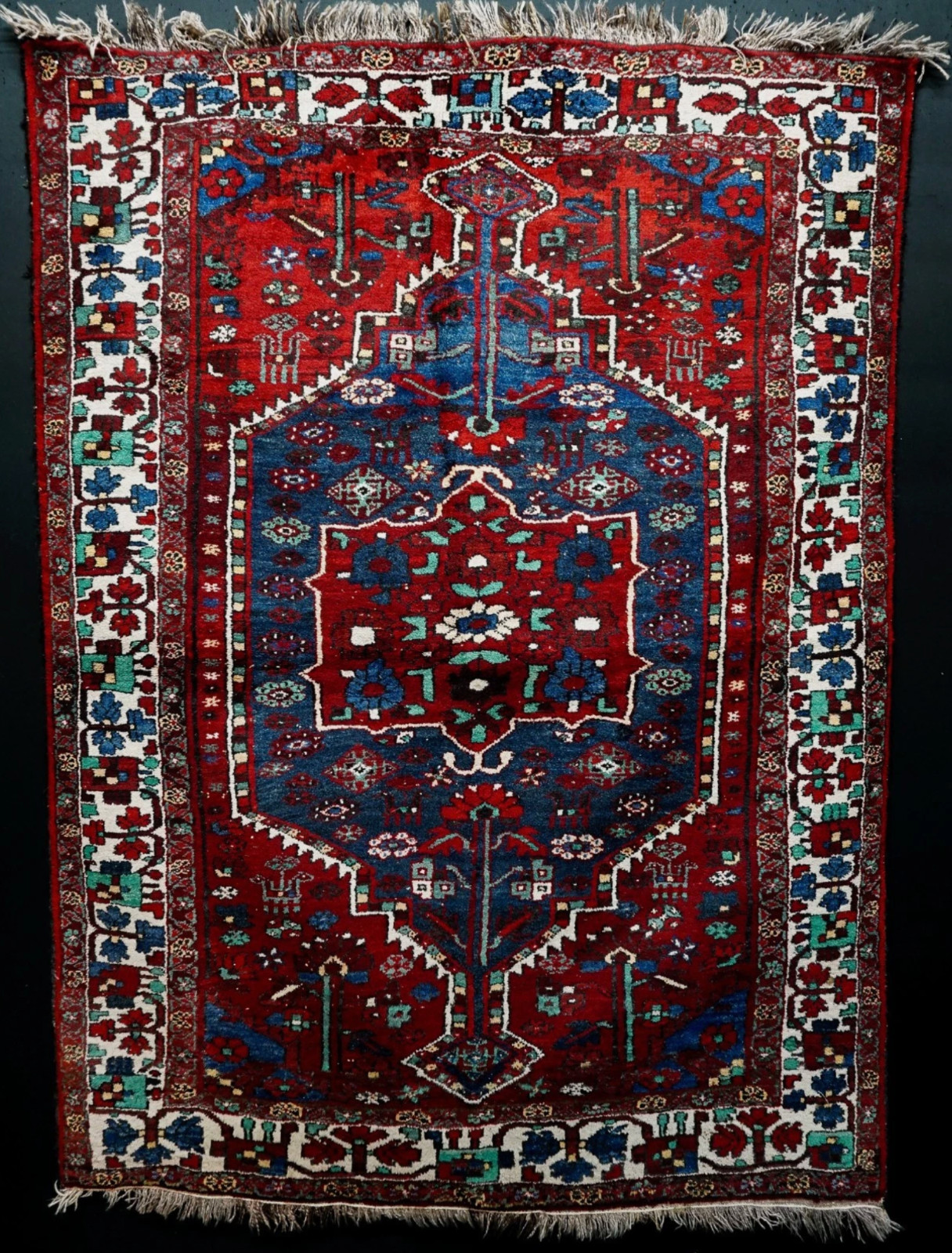 Antique Herizz Karaja handmade rug, circa 1915 Antique Herizz Karaja handmade rug, circa 1915