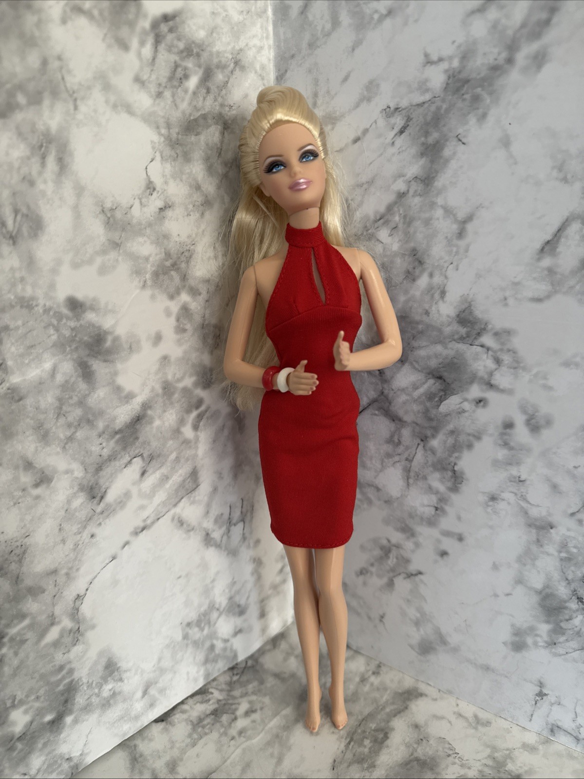 Barbie Basics Dolls Model 01 Collection Red Black Label 2010 Mattel V0334 Barbie Basics Dolls Model 01 Collection Red Black Label 2010 Mattel V0334