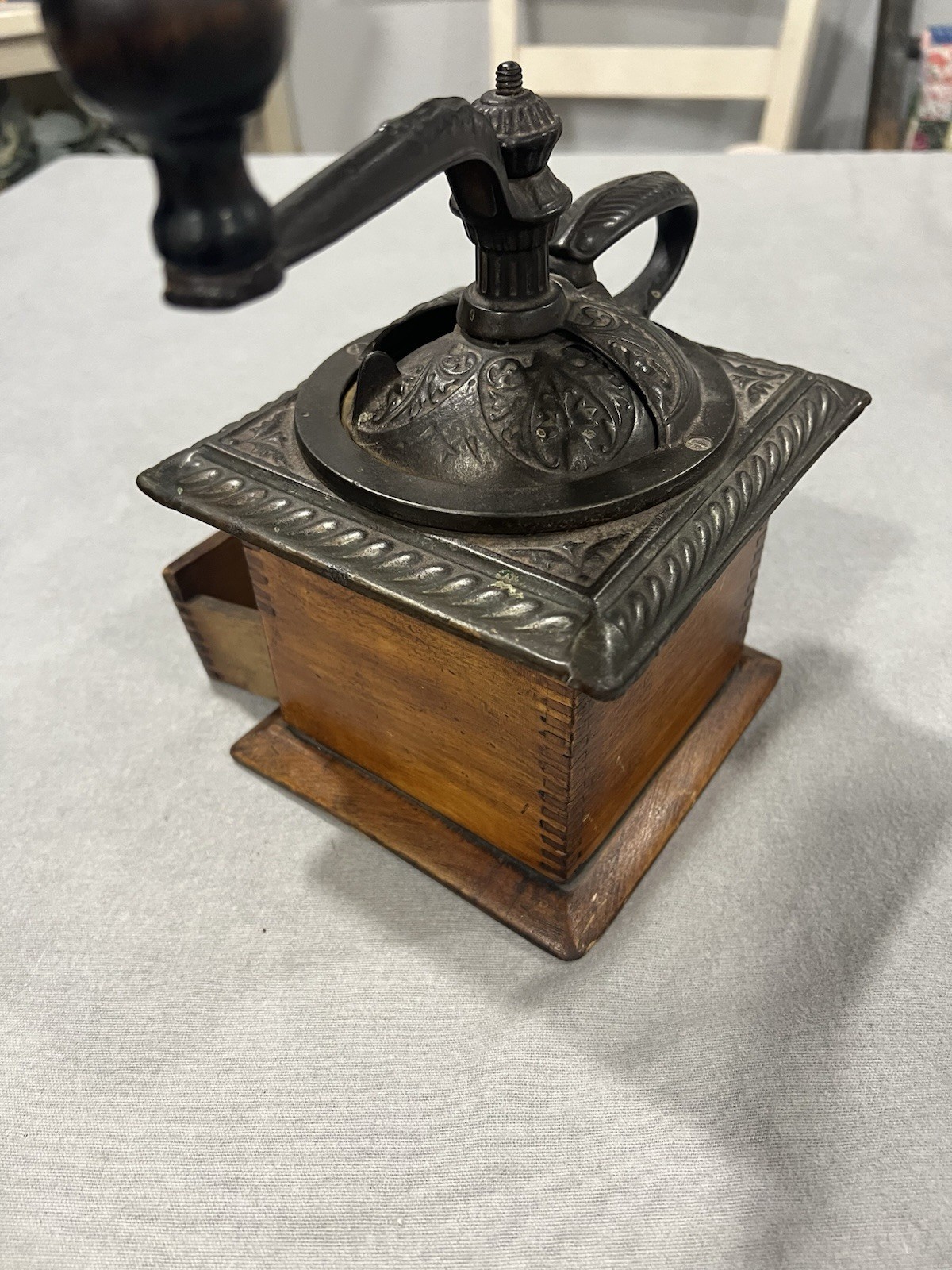 Antique Cast Iron Wood Coffee Grinder Hand Crank Mill Dovetail Drawer WORKING Antique Cast Iron Wood Coffee Grinder Hand Crank Mill Dovetail Drawer WORKING