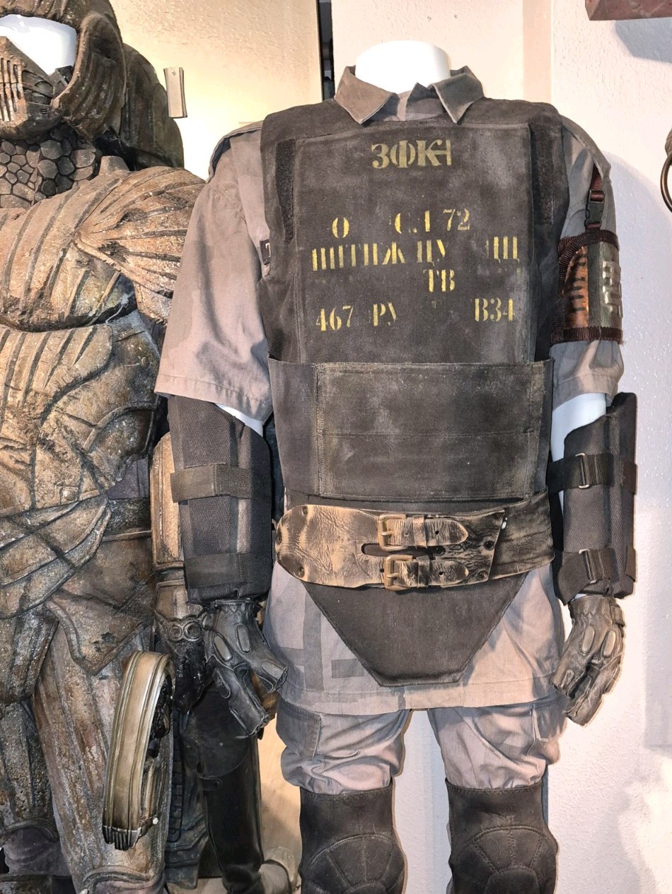 The Chronicles Of Riddick Slam Gaurd Uniform wardrobe costume COA Vin Diesel 