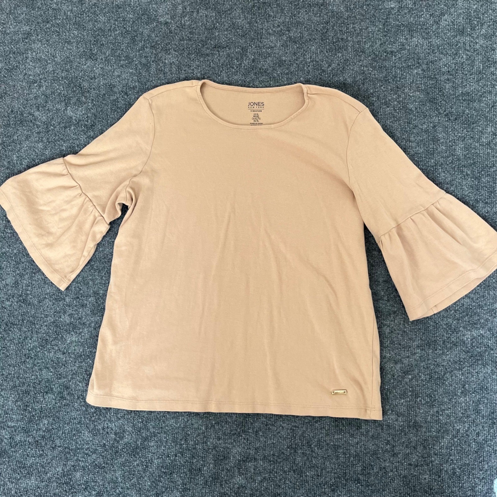 Jones New York Signature Tan Beige Ruffle Bell Sleeve Top XL JNYC Gold Plaque Jones New York Signature Tan Beige Ruffle Bell Sleeve Top XL JNYC Gold Plaque