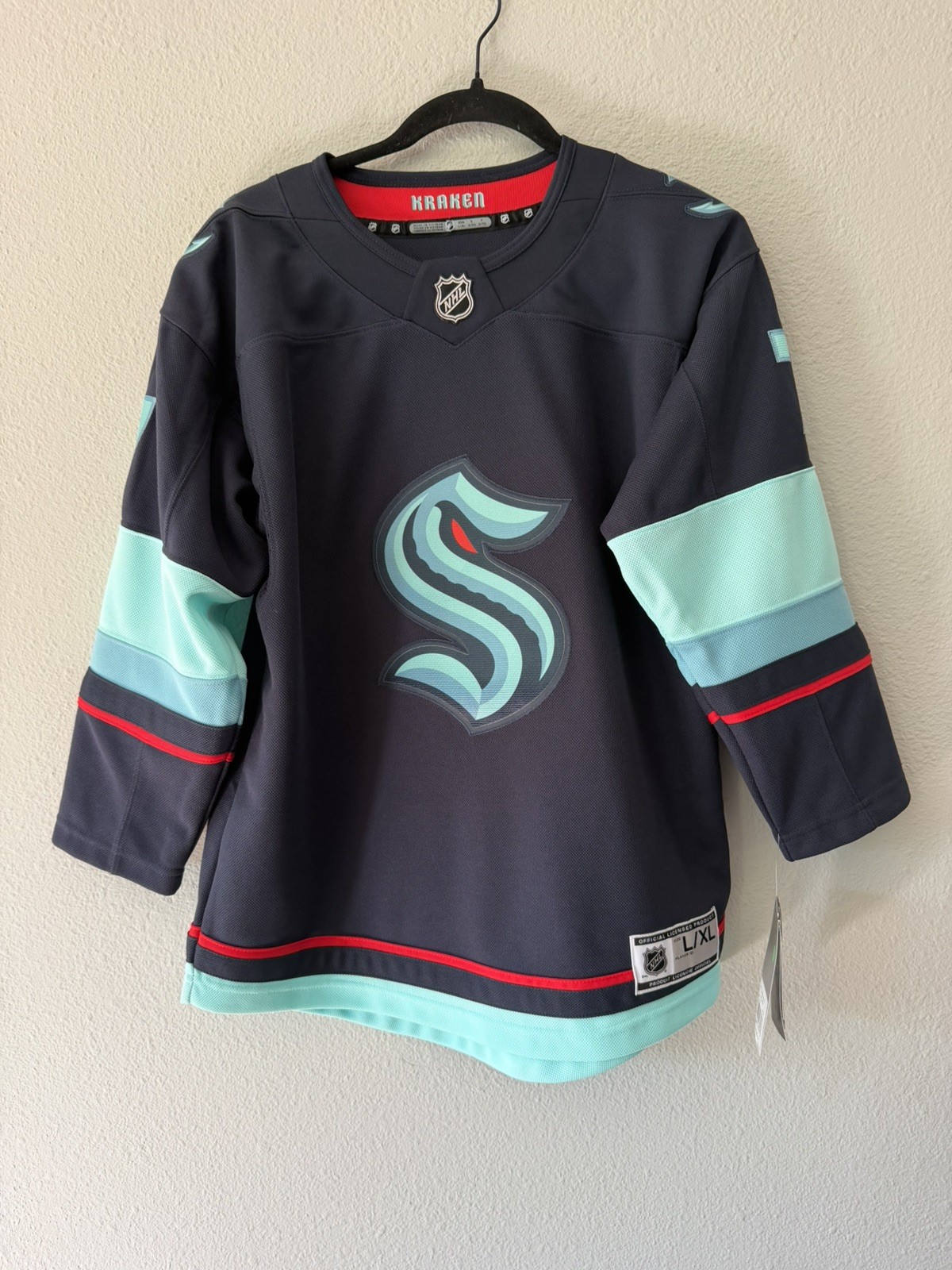 New Youth NHL Hockey Jordan Eberle Seattle Kraken Jersey Size L/XL - Navy New Youth NHL Hockey Jordan Eberle Seattle Kraken Jersey Size L/XL - Navy