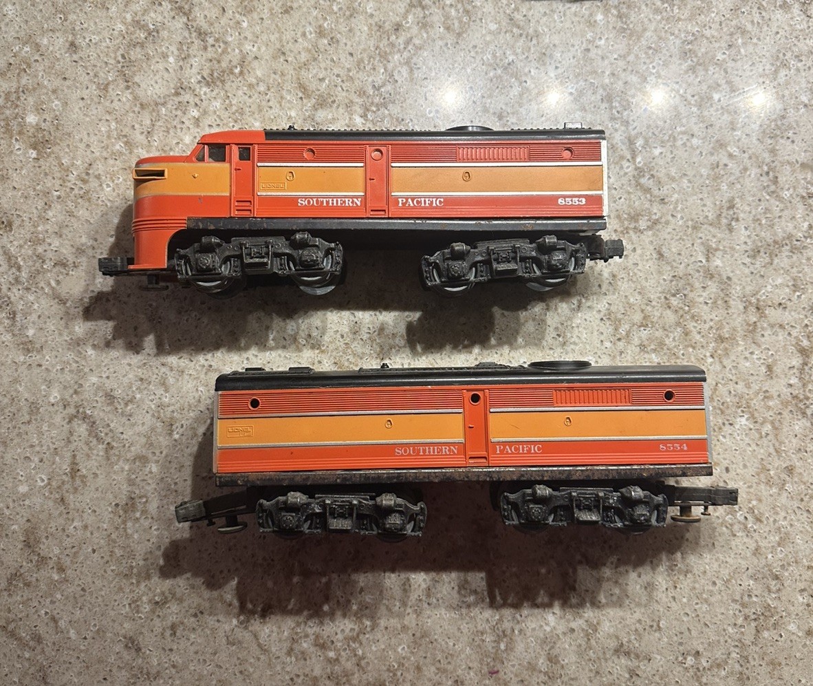 VTG Lionel - Southern Pacific Daylight Alco Non-Power - #6-8553 & 6-8554 VTG Lionel - Southern Pacific Daylight Alco Non-Power - #6-8553 & 6-8554