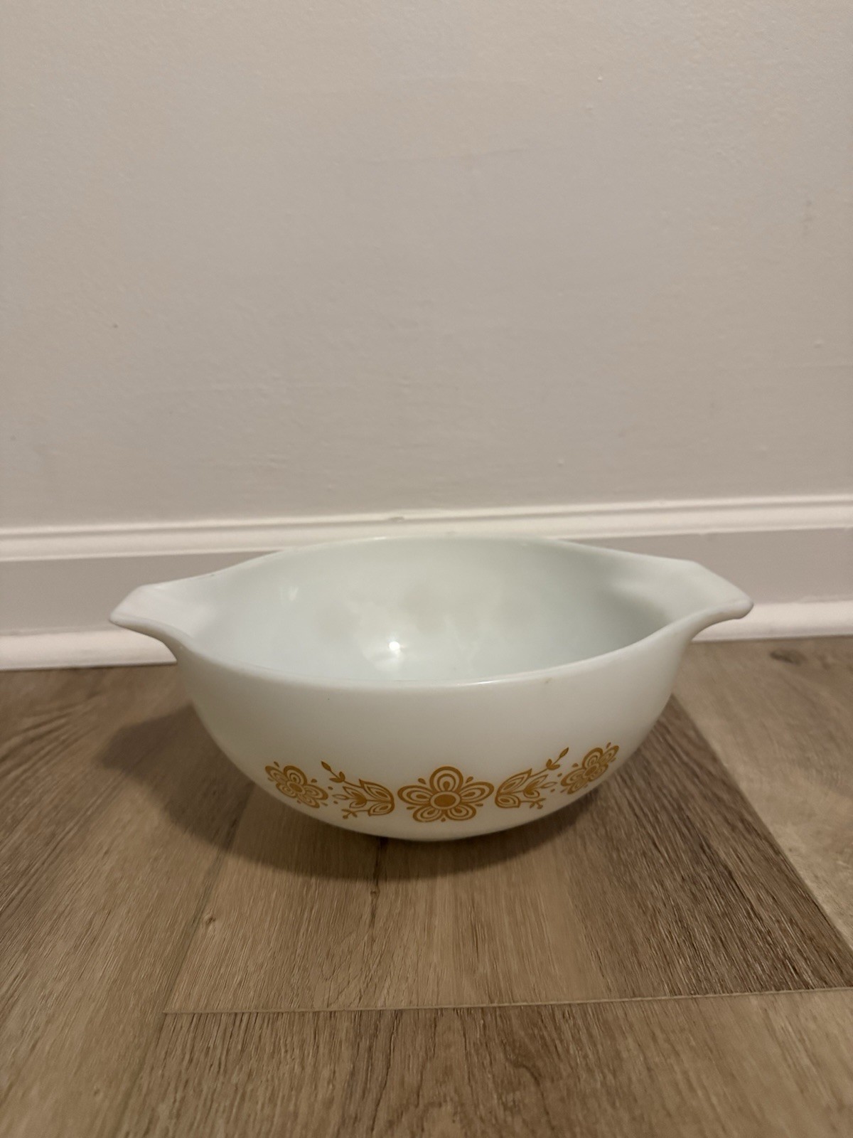 Vintage Pyrex 443 Butterfly Gold Cinderella Mixing Bowl 2 1/2 QT White Vintage Pyrex 443 Butterfly Gold Cinderella Mixing Bowl 2 1/2 QT White