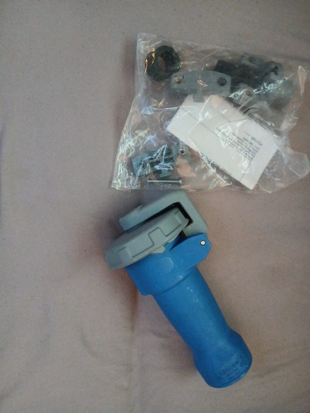 Hubbell 320C6W Watertight Pin & Sleeve Connector, 20amp 250 Vac *Brand New* Hubbell 320C6W Watertight Pin & Sleeve Connector, 20amp 250 Vac *Brand New*