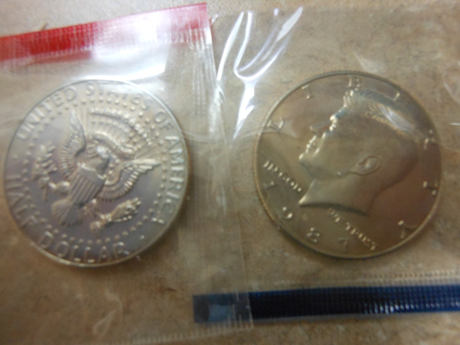 1987 P D - Kennedy 50C coins - IN mint cello -  B 8