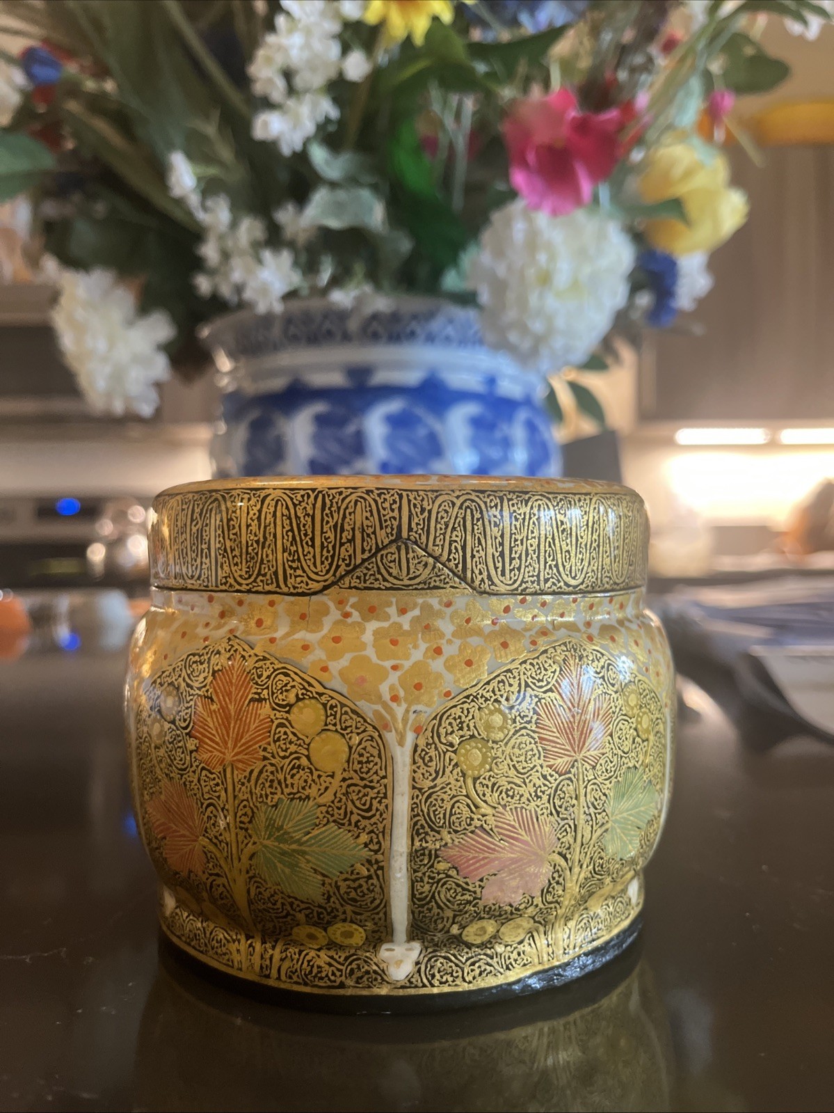 Vintage Hand Painted Papier-Mâché Lacquer Kashmir INDIA Trinket Box Vintage Hand Painted Papier-Mâché Lacquer Kashmir INDIA Trinket Box