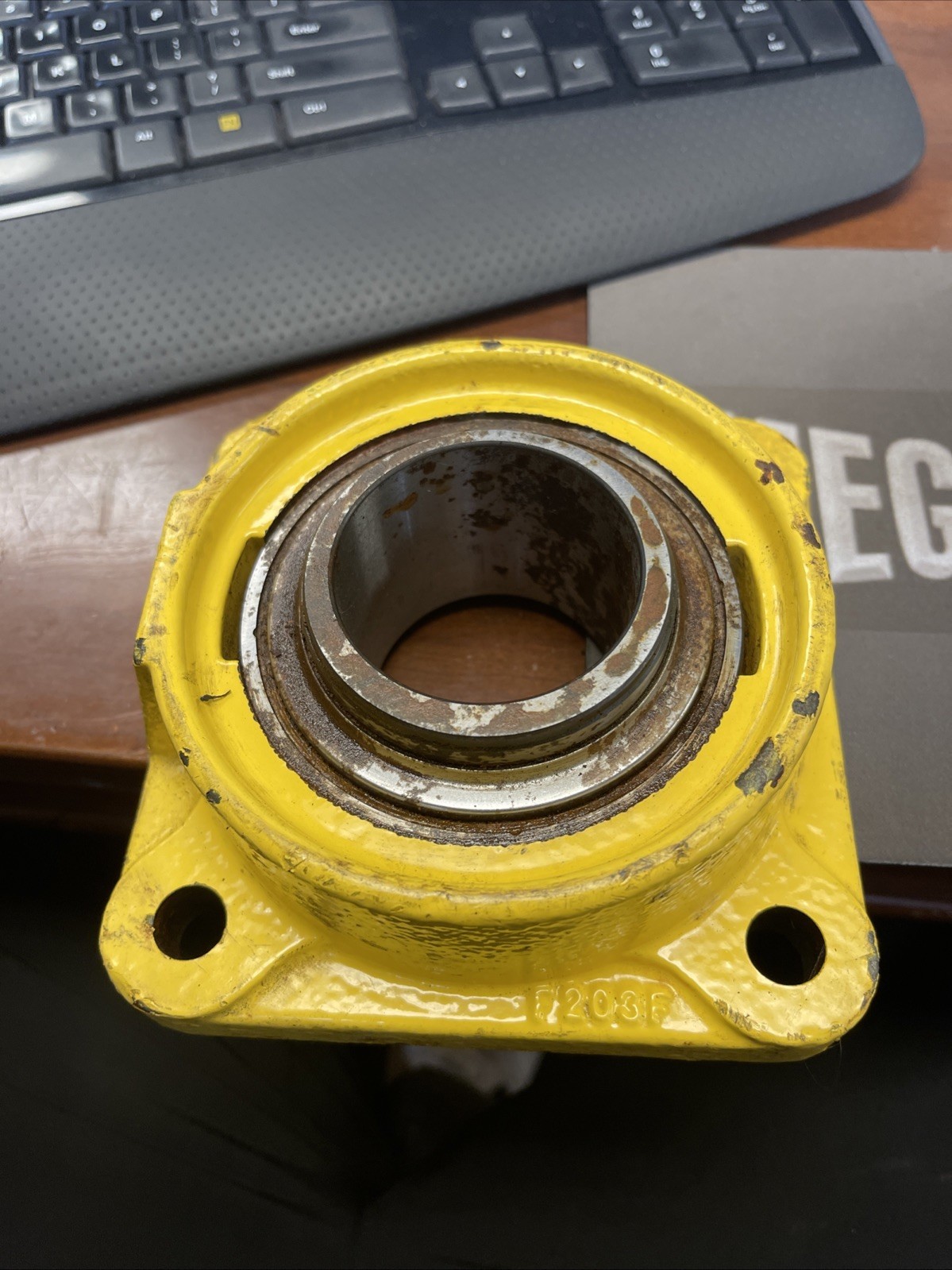 GENUINE KOMATSU FLANGE BEARING F203F *FREE SHIPPING* GENUINE KOMATSU FLANGE BEARING F203F *FREE SHIPPING*