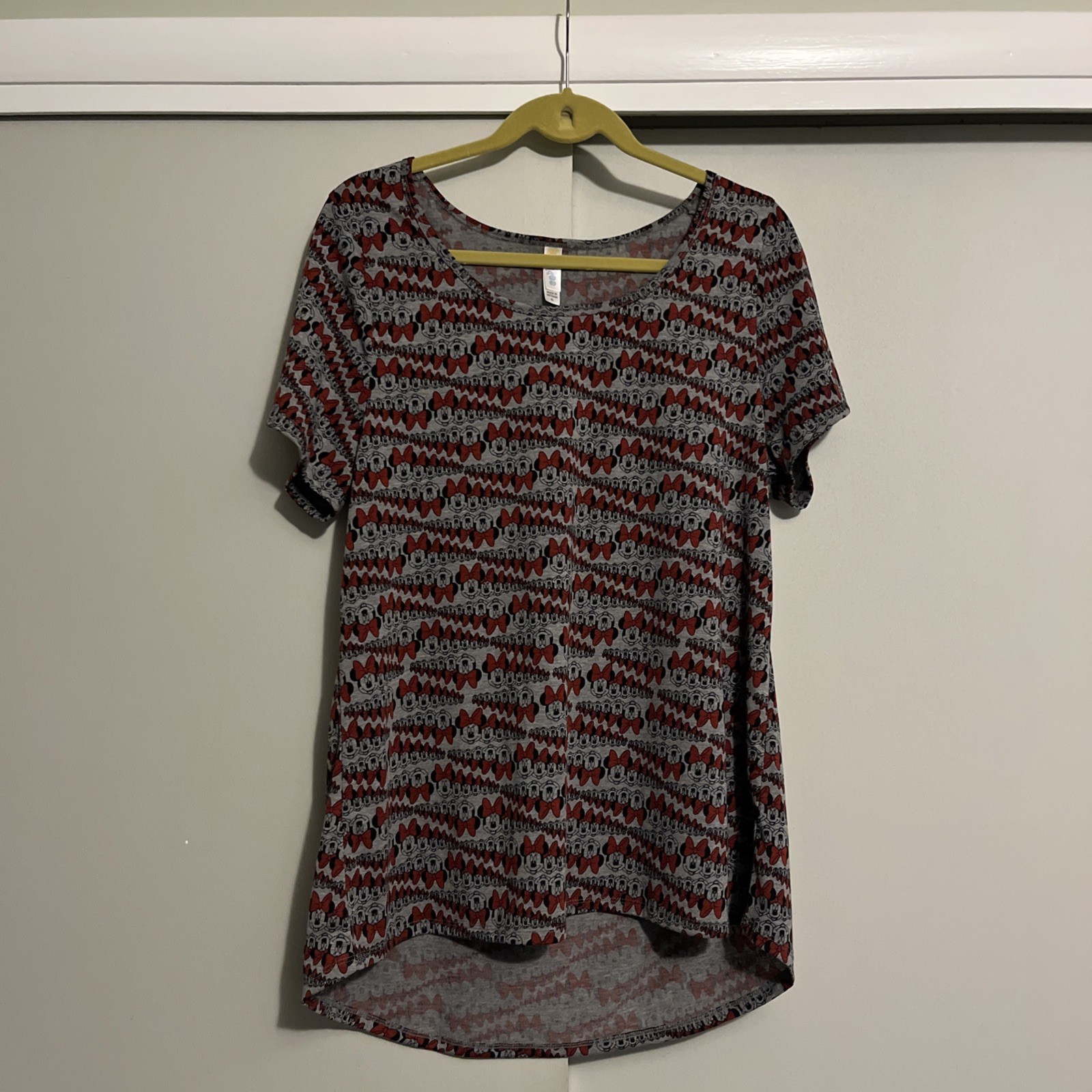LuLaRoe Disney Classic Tee Shirt Womens XL Minnie Mouse Bows Gray Short Sleeve LuLaRoe Disney Classic Tee Shirt Womens XL Minnie Mouse Bows Gray Short Sleeve