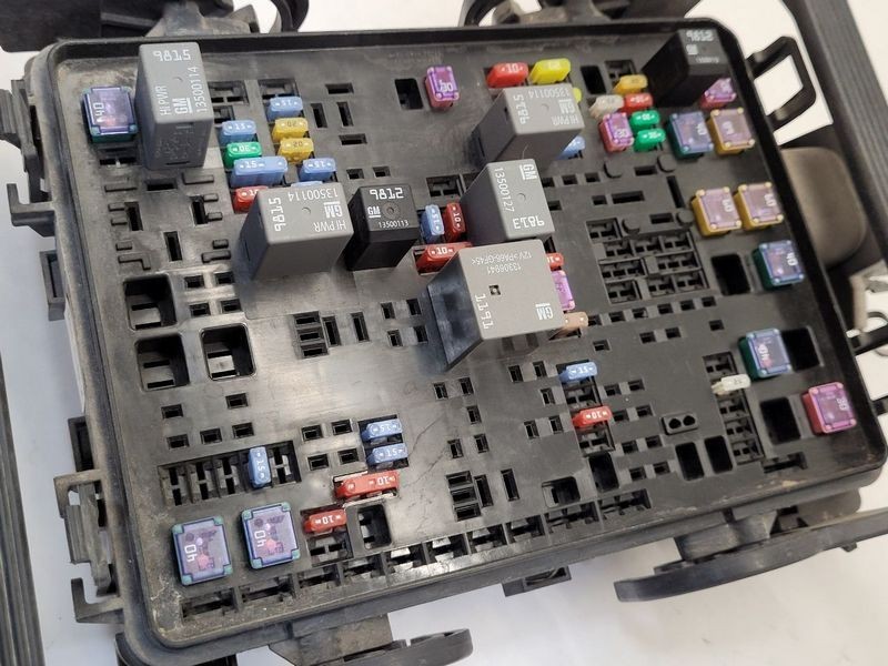 2014-2016 GMC Sierra 1500 Pickup Engine Fuse Box Relay Module Compartment OEM