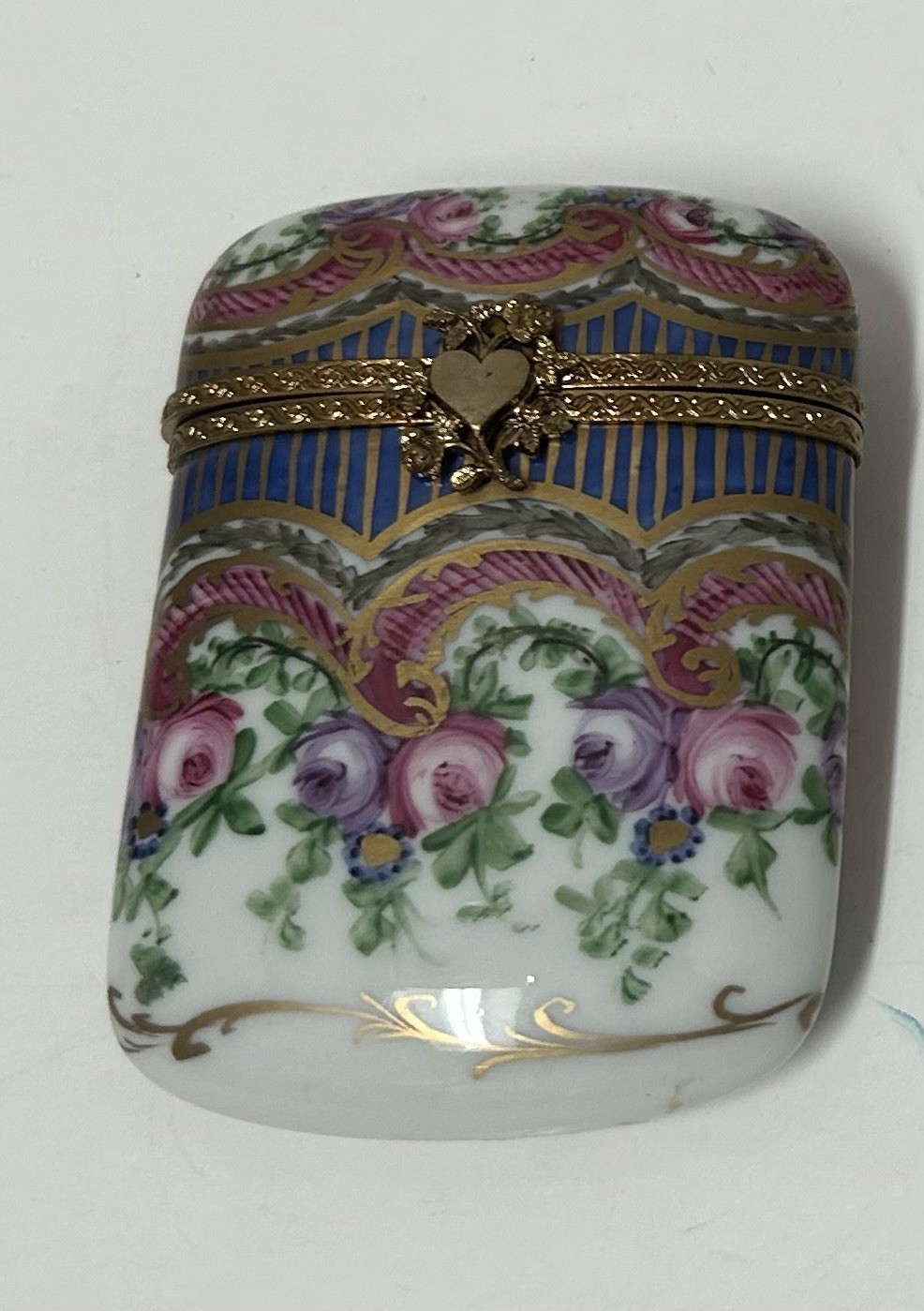 Limoges France Peint Main Floral Hinged Clasp Pill/Pin/Needle Trinket Box Limoges France Peint Main Floral Hinged Clasp Pill/Pin/Needle Trinket Box
