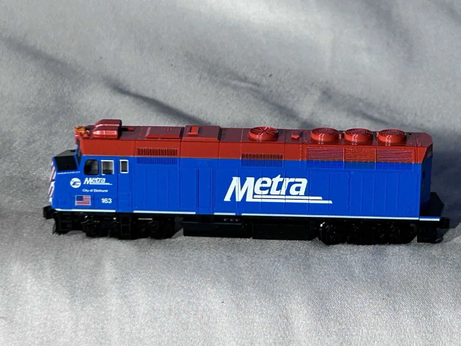 Colorful KATO Chicago Metra F40-PH Locomotive #163 N Gauge Colorful KATO Chicago Metra F40-PH Locomotive #163 N Gauge