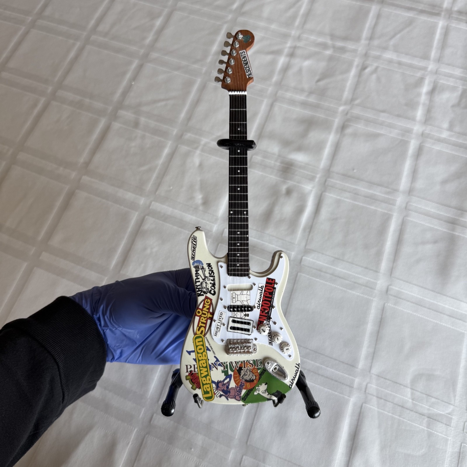 Blink 182 Tom DeLonge DAMMIT Fender Mini Guitar AXE HEAVEN 1:4 Replica W/ Stand