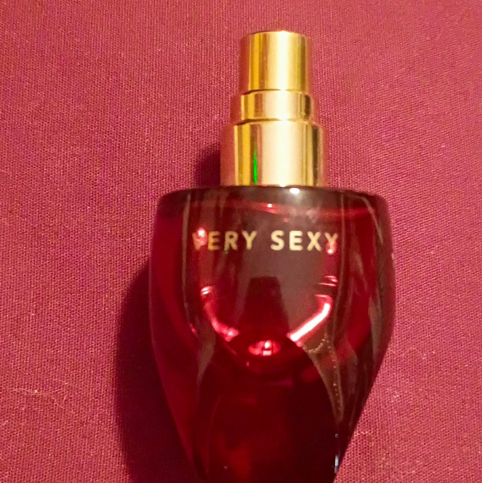 Victoria\'s Secret Very Sexy Eau de Parfum Spray, Regular Size 3.4 fl oz Victoria\'s Secret Very Sexy Eau de Parfum Spray, Regular Size 3.4 fl oz