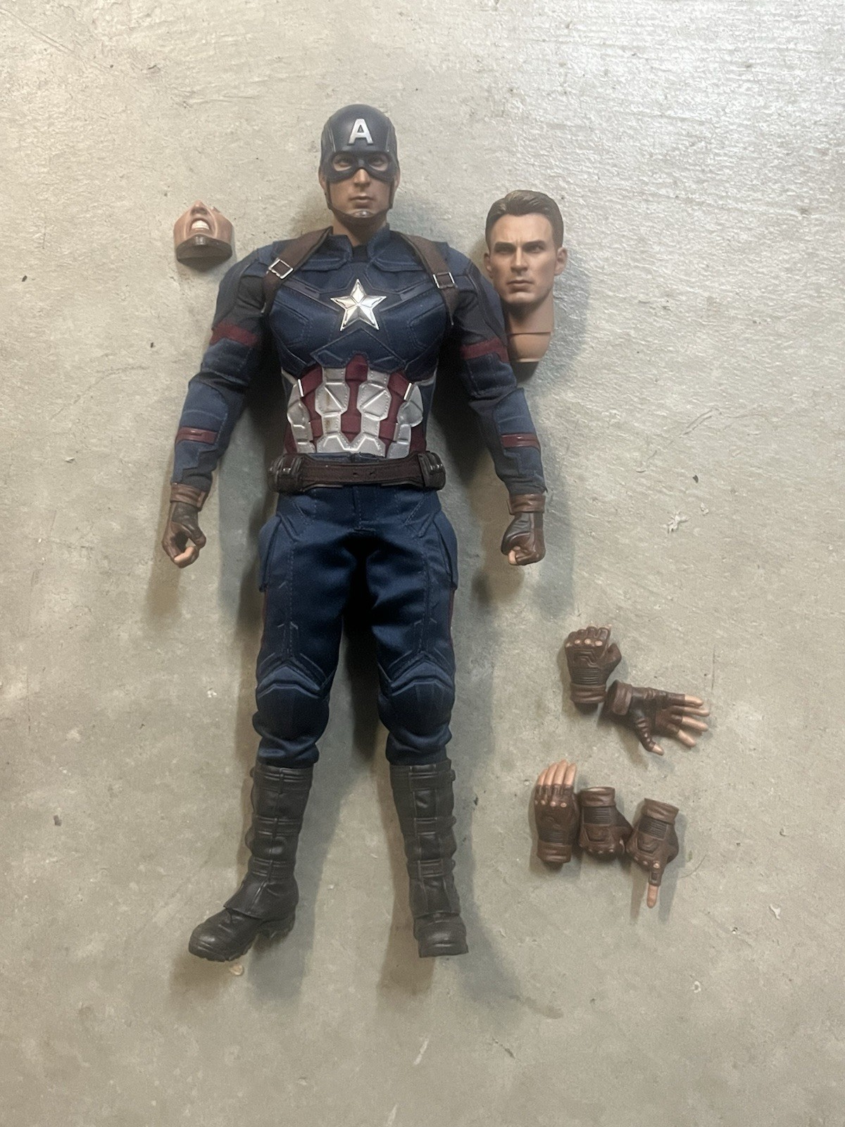 Hot Toys Civil War Captain America Main Body (No Belt Buckle) 1/6 Scale Figure Hot Toys Civil War Captain America Main Body (No Belt Buckle) 1/6 Scale Figure