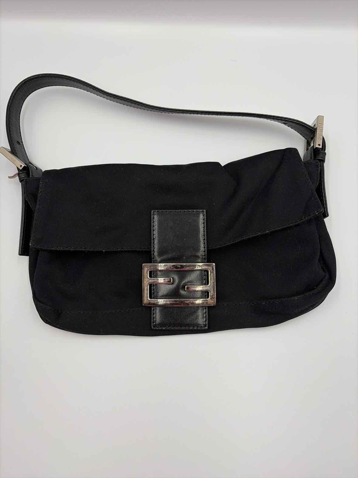 Pre-Owned Fendi Black Mamma Baguette Shoulder Bag Pre-Owned Fendi Black Mamma Baguette Shoulder Bag