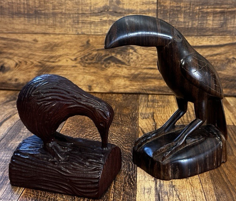 VINTAGE HAND CARVED WOODEN KIWI AND TOUCAN BIRD STATUE LOT VINTAGE HAND CARVED WOODEN KIWI AND TOUCAN BIRD STATUE LOT