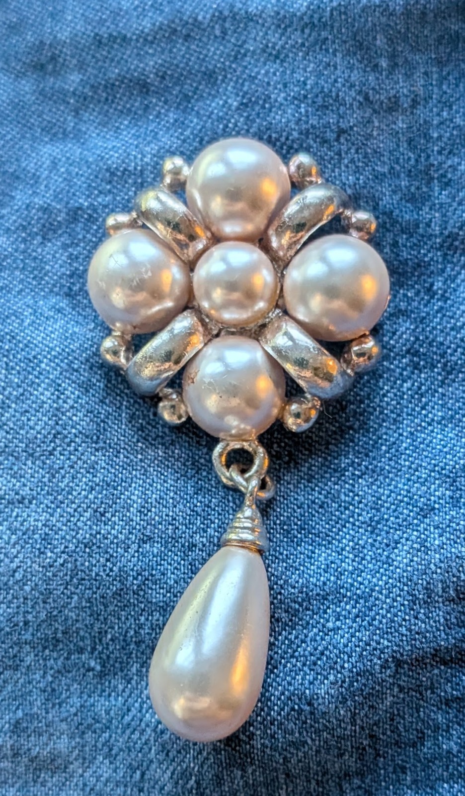 Vintage 1980s Faux Pearl Teardrop Dangle Brooch Pin Renaissance Revival
