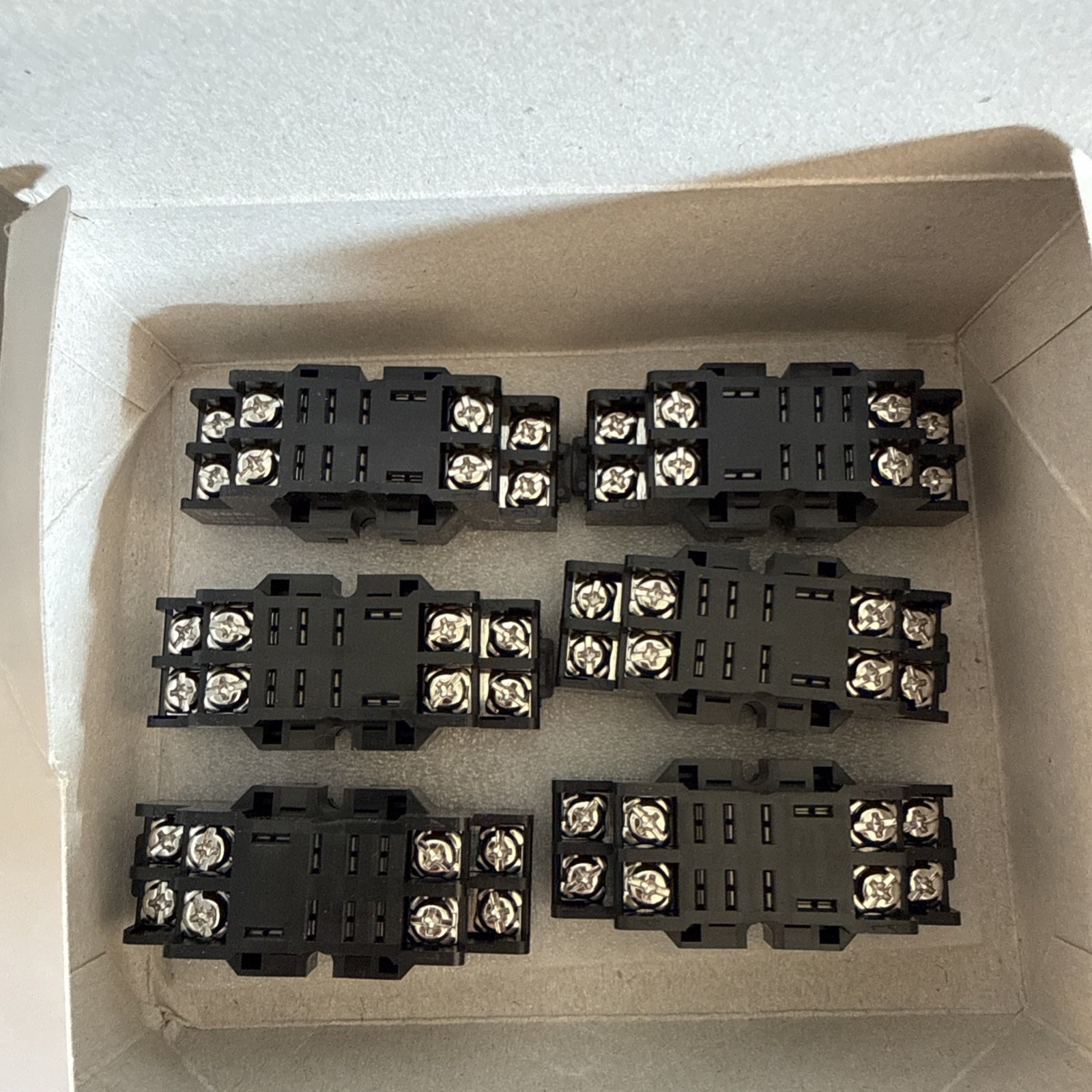 Lot of 10 IDEC Relay RH2B-U, DC24V