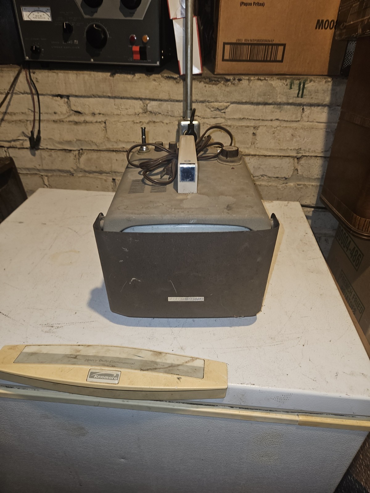 RARE VINTAGE 1965 CHANNEL MASTER 8 INCH BRING A LONG PORTABLE TELEVISION 6565 RARE VINTAGE 1965 CHANNEL MASTER 8 INCH BRING A LONG PORTABLE TELEVISION 6565