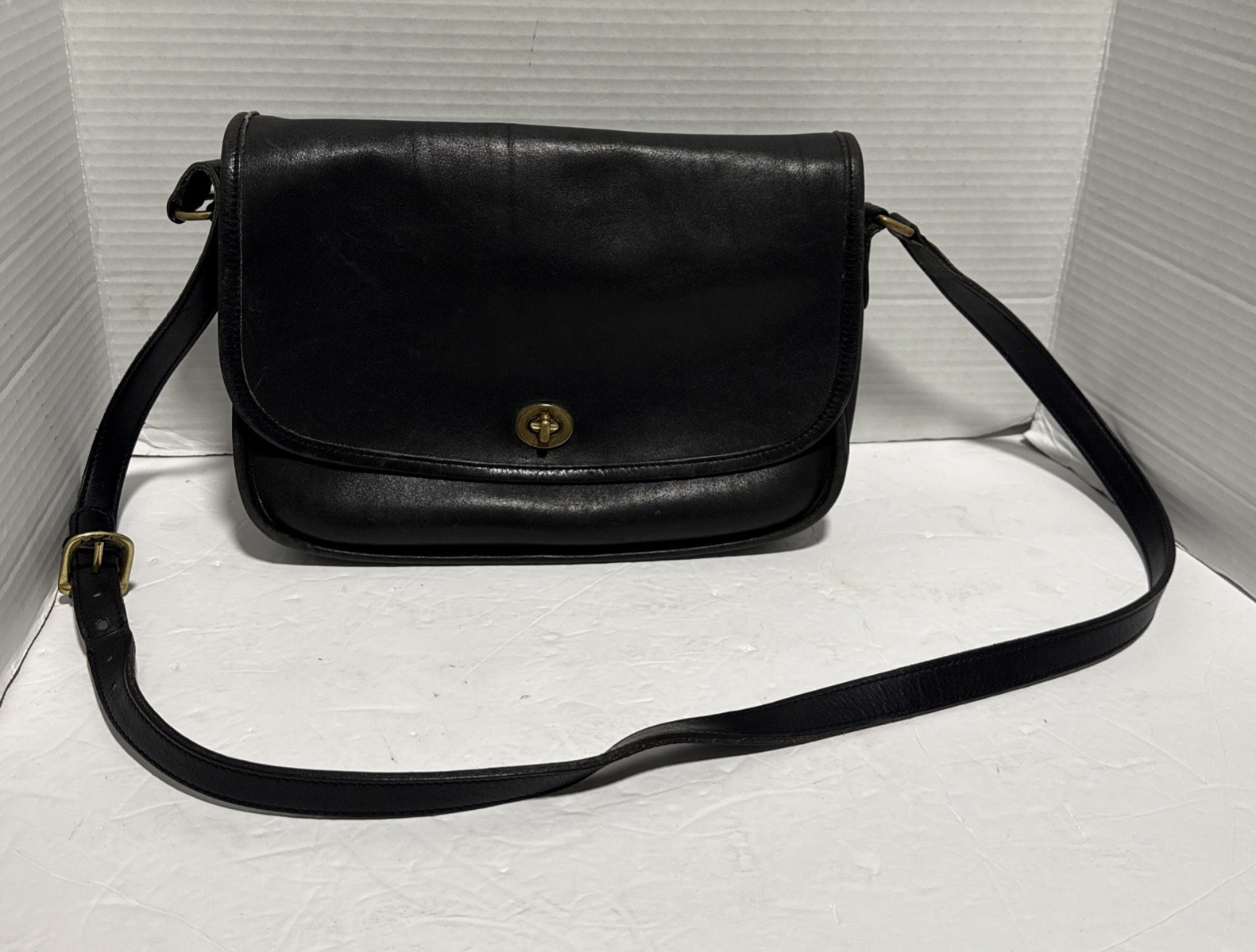 Vintage Coach City Bag 9790 Black Leather Crossbody Purse Turnlock USA Vintage Coach City Bag 9790 Black Leather Crossbody Purse Turnlock USA