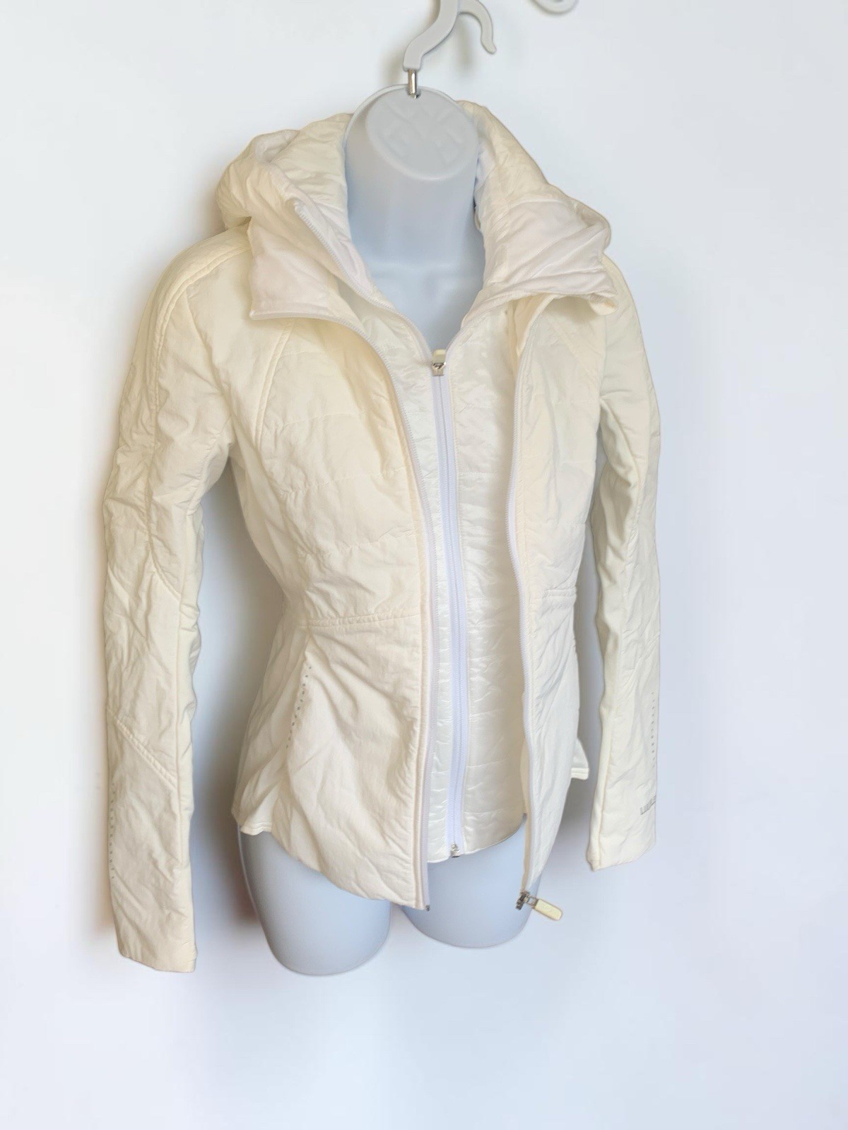 Lululemon Extra Mile Jacket White Hooded Quilted Puffer Coat, Size 2