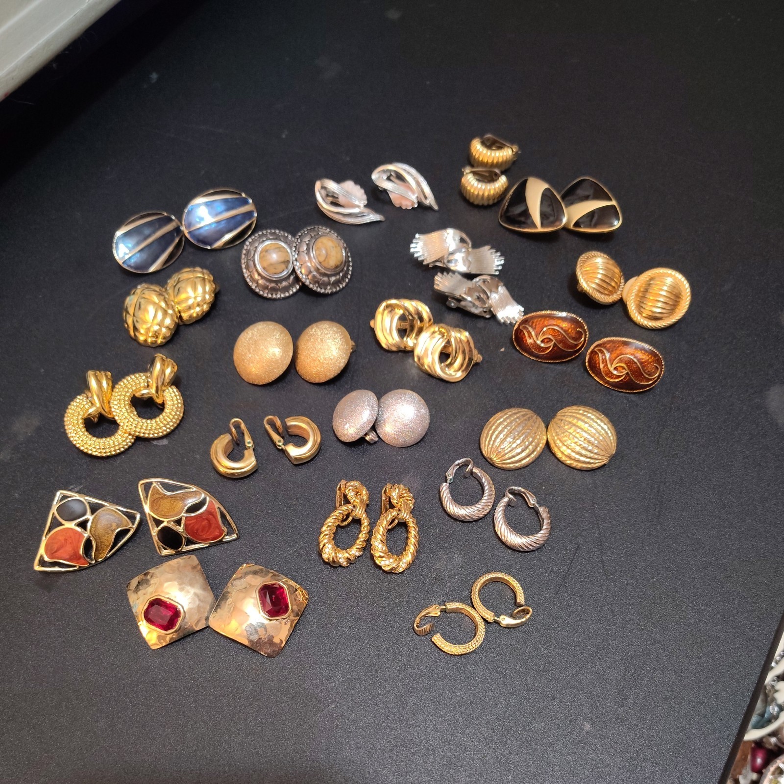 20 sets of vintage earings Monet, Sarah Covington, Napeir, Coro 20 sets of vintage earings Monet, Sarah Covington, Napeir, Coro