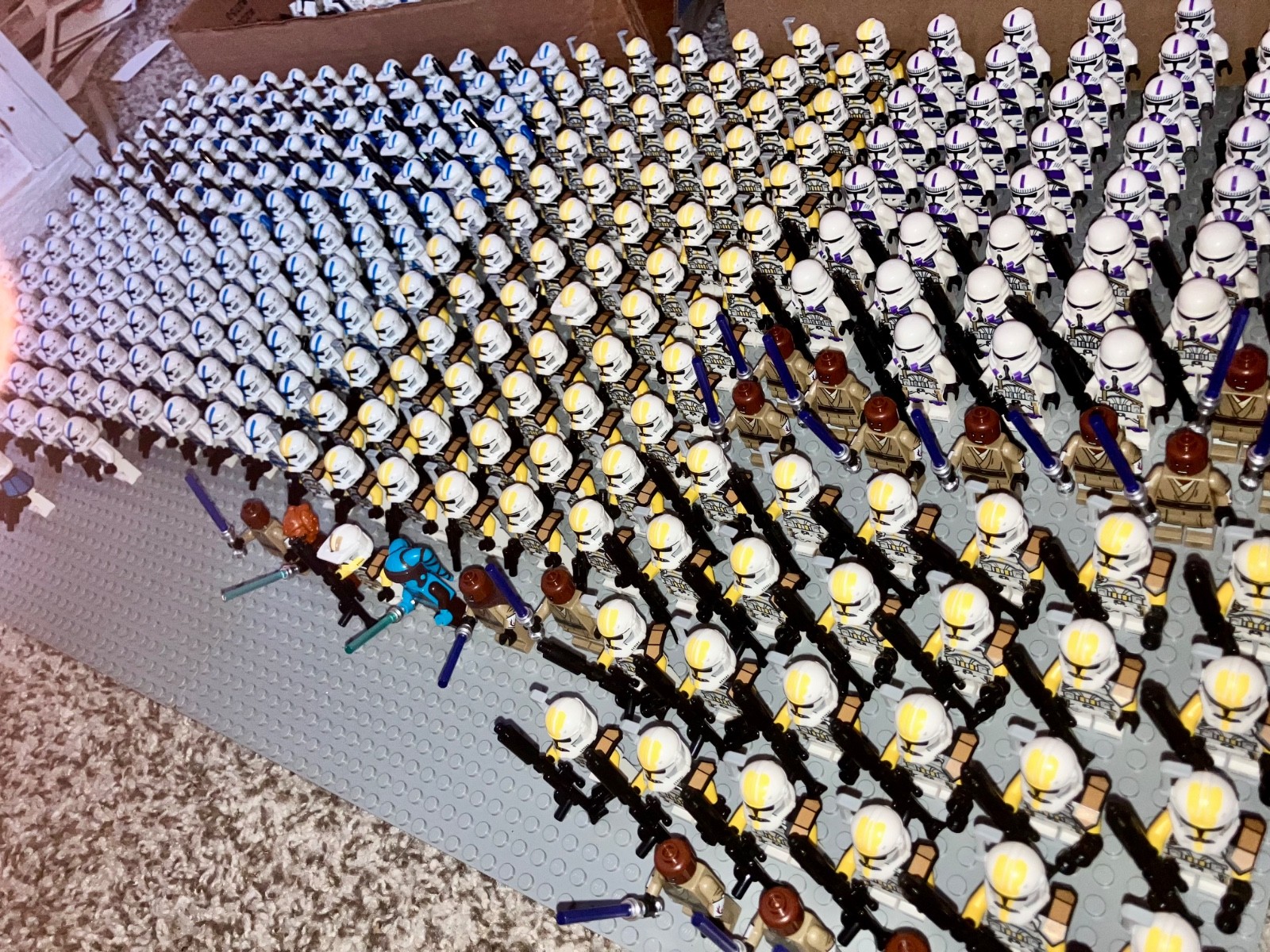 Lego Star Wars lot of  100 random Clones and jedi Minifigures