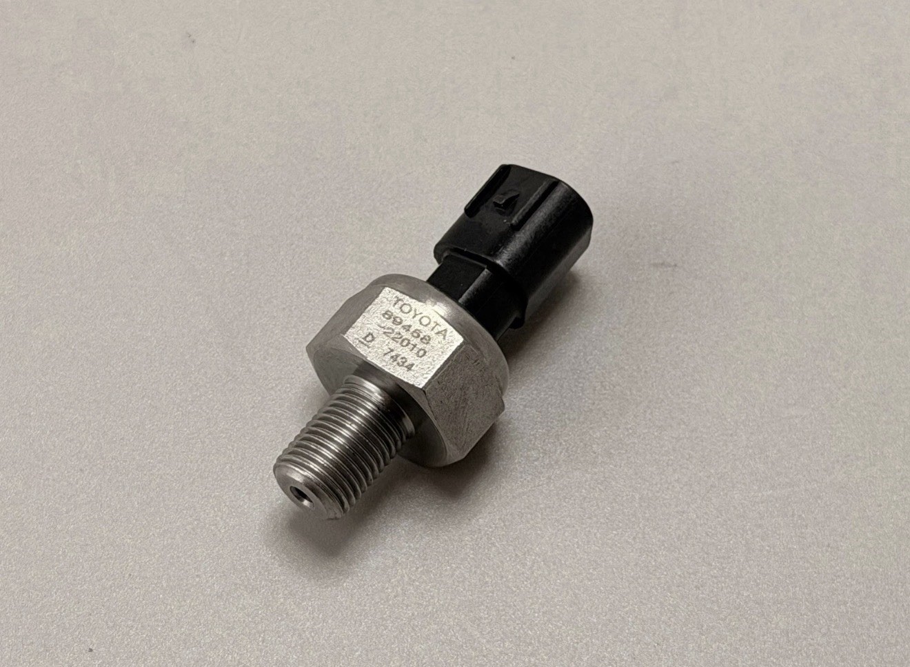 TOYOTA LEXUS Genuine OEM Fuel Pressure Sensor 89458-22010 RAV4 LS460 New