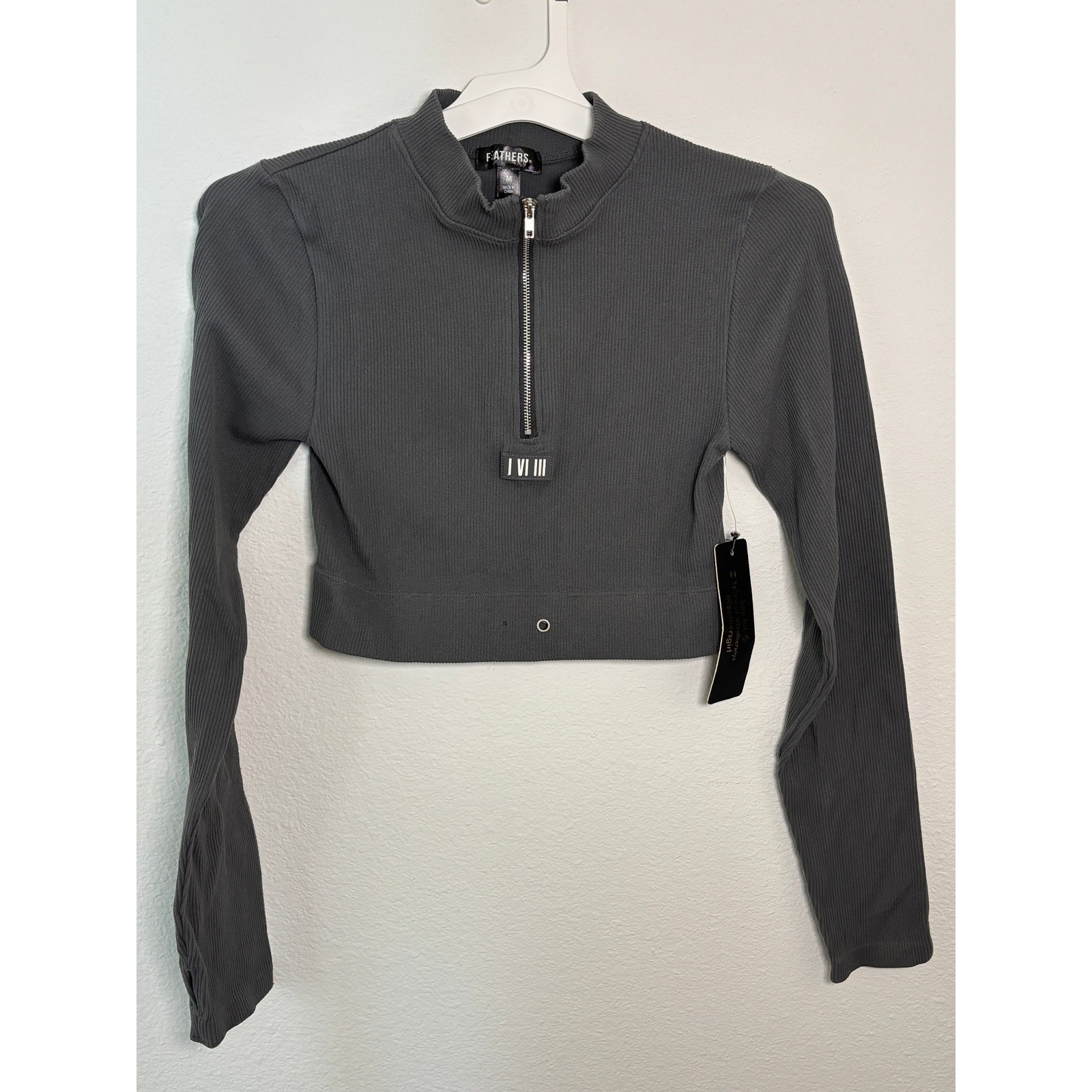Feathers Womens Ribbed Quarter Zip Cropped Long Sleeve Top Grey Size M NWT