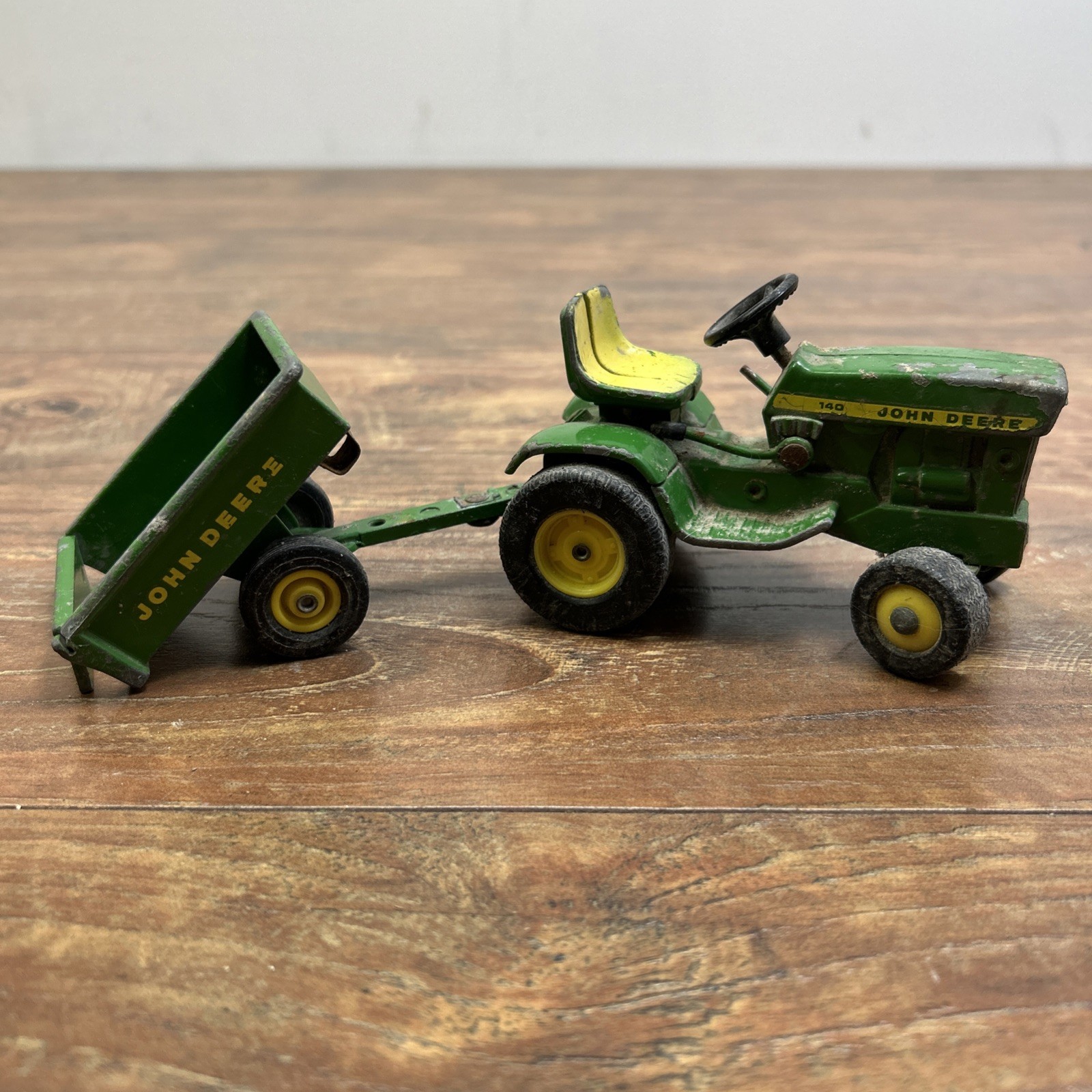 Vintage 1960\'s 70\'s Ertl John Deere 140 Lawn Garden Tractor W/ Dump Cart 1:16 Vintage 1960\'s 70\'s Ertl John Deere 140 Lawn Garden Tractor W/ Dump Cart 1:16