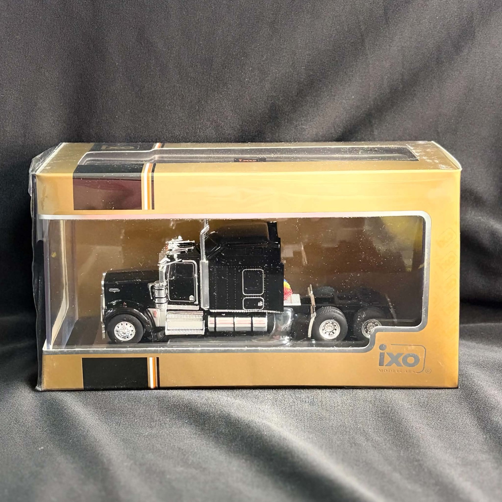 IXO 1990 Kenworth W900 - Black IXO 1990 Kenworth W900 - Black
