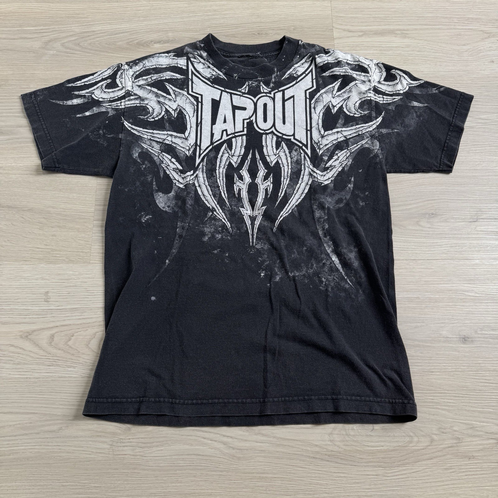 Vintage Y2K Tapout Signature Series T Shirt All Over Print Black *View Measures* Vintage Y2K Tapout Signature Series T Shirt All Over Print Black *View Measures*
