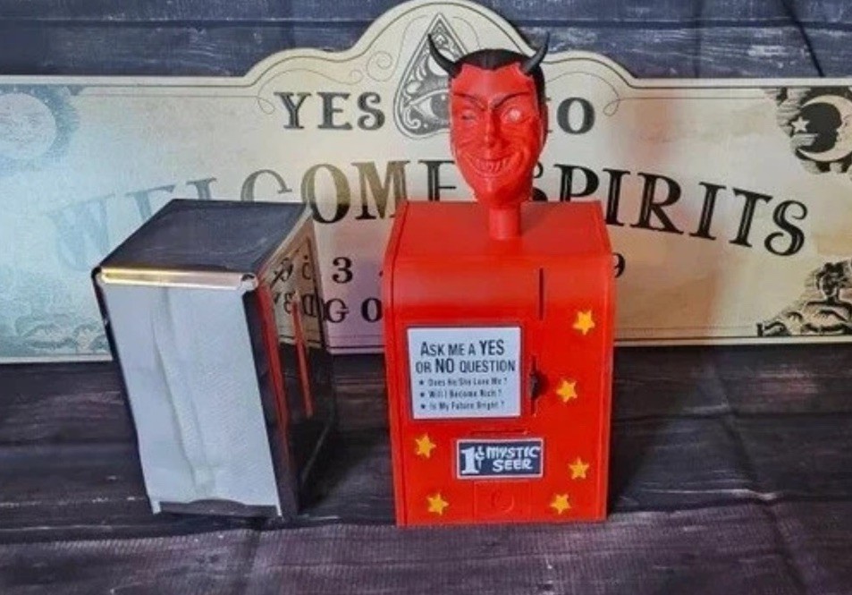 The Twilight Zone - Mystic Seer - Movie Prop Replica The Twilight Zone - Mystic Seer - Movie Prop Replica