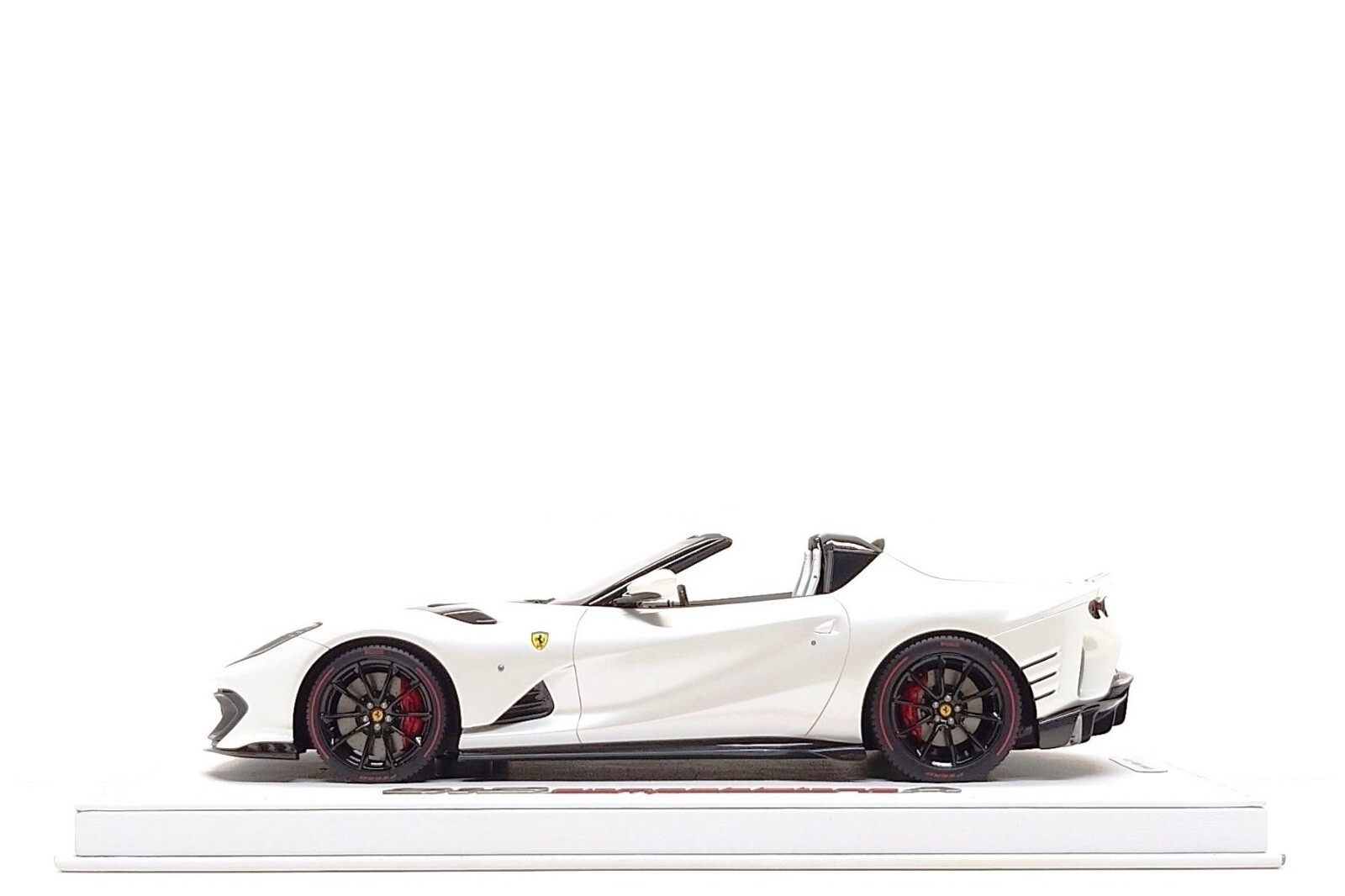 BBR Deluxe 1:18 Ferrari 812 Competizione Aperta in Bianco Fuji / Italian Stripe