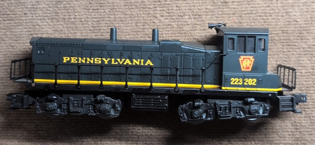 MTH Railking Pennsylvania SW 9 Switcher #223202 tested runs VG no box MTH Railking Pennsylvania SW 9 Switcher #223202 tested runs VG no box