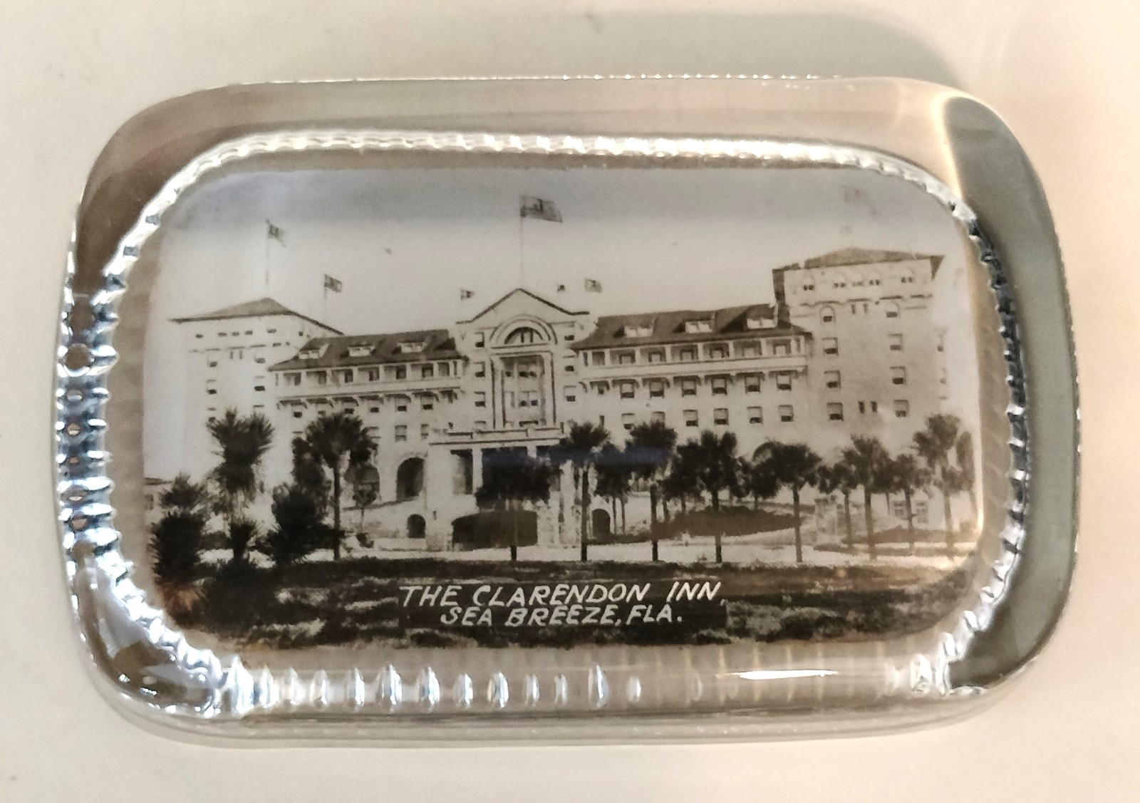 VINTAGE CLARENDON INN HOTEL PAPERWEIGHT – 1915-20’s